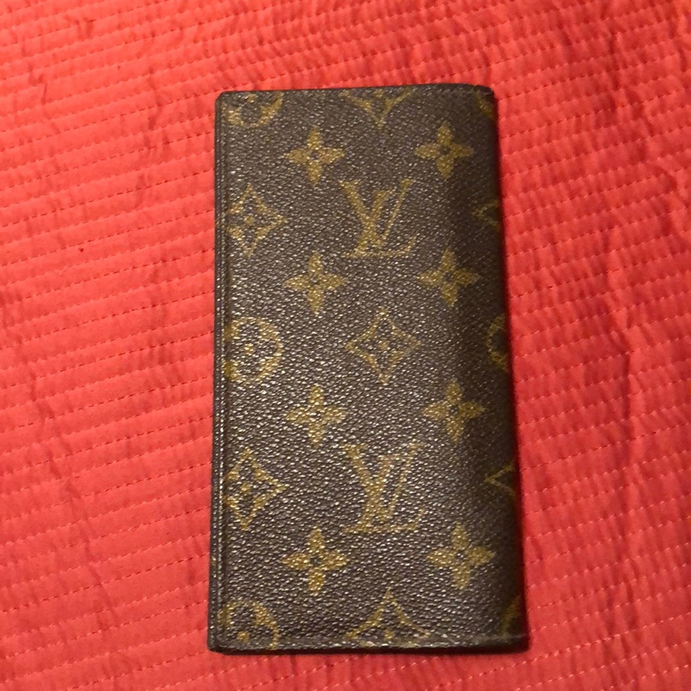 Louie V checkbook
